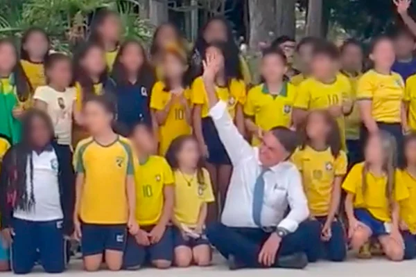 Diretor de escola diz que acertou em levar crianças a Bolsonaro sem permissão dos pais