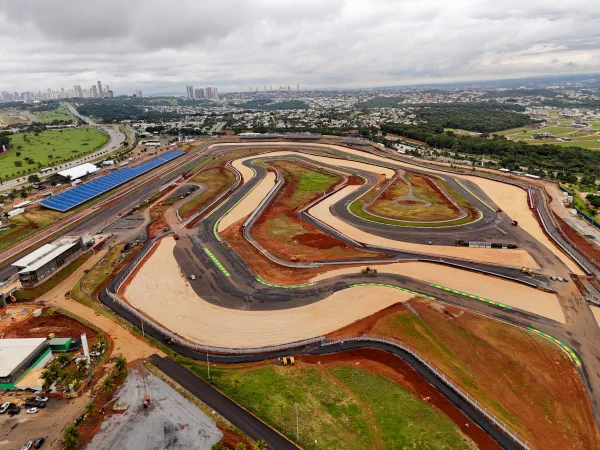 Fotografia colorida mostrando autódromo-Metrópoles