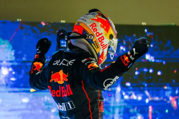 Sergio Pérez vence GP de Singapura da F1 e adia título de Verstappen