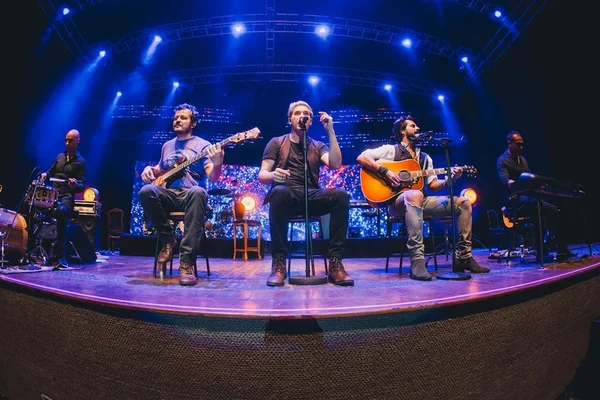 Acústico Jota Quest: Rogério Flausino conta o segredo do sucesso