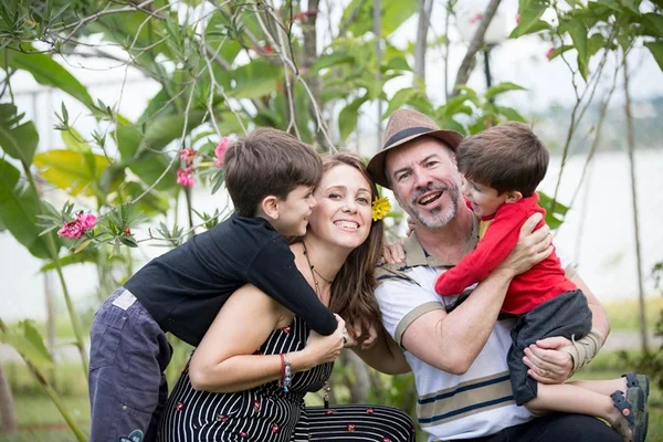 Após tragédia, família se reconstrói e faz as malas para uma vida nova