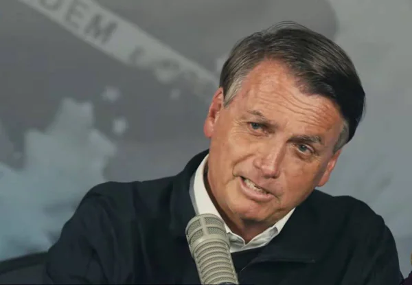 Bolsonaro afirma que retiraria falas sobre a Covid: “Dei uma aloprada”