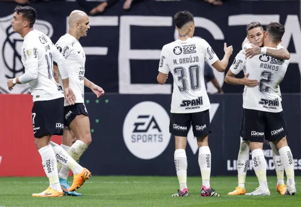 Os árabes correm atrás do Corinthians para transformá-lo em SAF