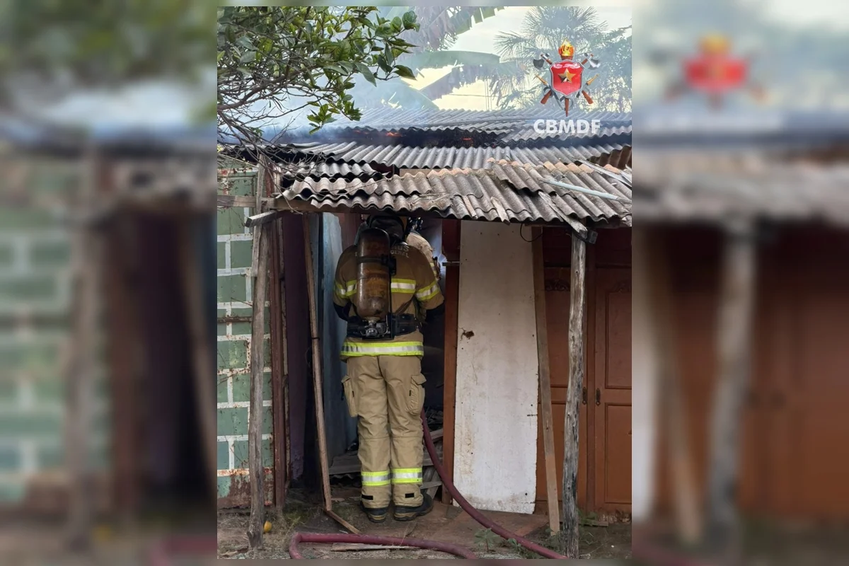 Bombeiros foram mobilizados para atender à ocorrência Bombeiros foram mobilizados para atender à ocorrência