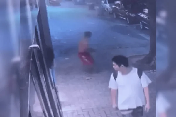 Suspeito foge algemado de delegacia em São José dos Campos (SP)