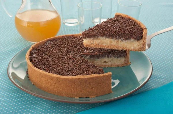 torta-de-brigadeiro-com-beijinho