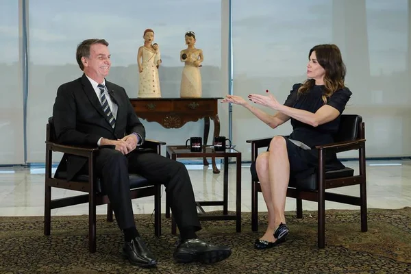 A Luciana Gimenez, Bolsonaro diz já ter votos para aprovar Previdência