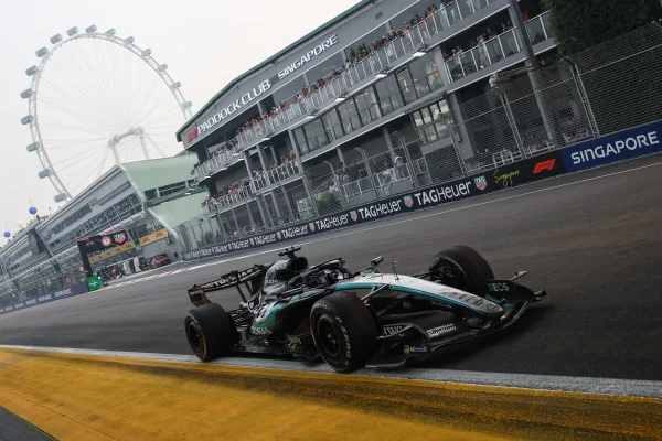 F1: George Russell lidera único treino livre em Singapura; Bortoleto é 16º