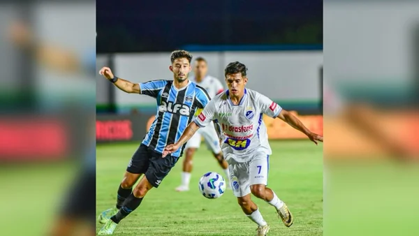 Imagem colorida do jogo entre Grêmio e São Raimundo - Metrópoles