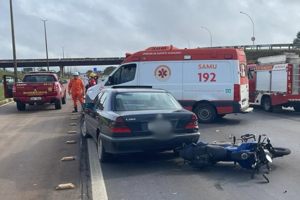 Motociclista morre em acidente com carro e outra moto no DF