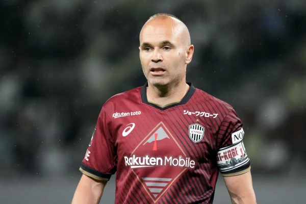 Foto colorida de Andrés Iniesta - Metrópoles