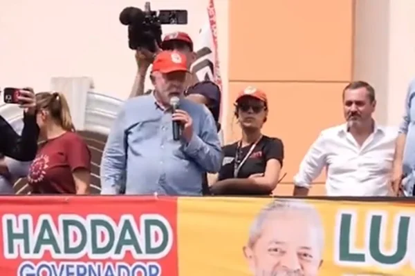 Em ato falho, Lula diz que país nunca teve governo que se preocupasse com a educação