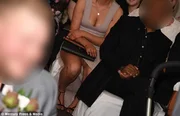 O fotógrafo foi contratado para ficar o dia inteiro com a noiva, mas só chegou quando ela estava pronta O fotógrafo foi contratado para ficar o dia inteiro com a noiva, mas só chegou quando ela estava pronta