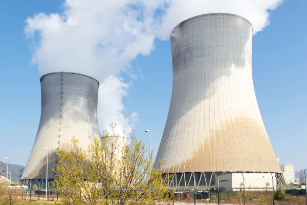 Imagem colorida de um reator nuclear - Metrópoles