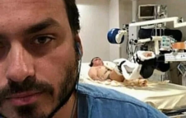 Carluxo acertou: foto de Bolsonaro costurado pós-facada bate recorde de curtidas