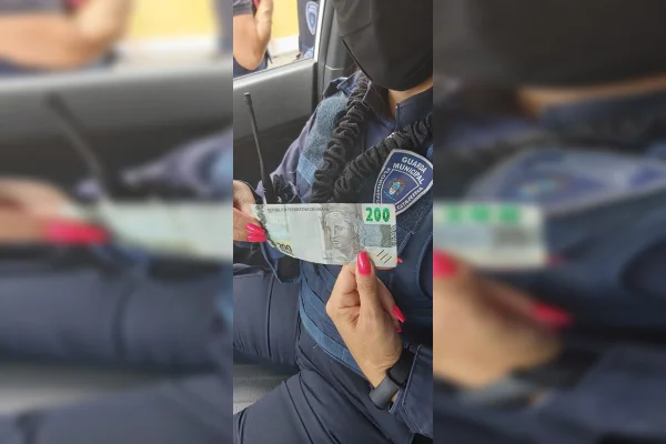 Comerciante recebe nota falsa de R$ 200 em Florianópolis e aciona guarda