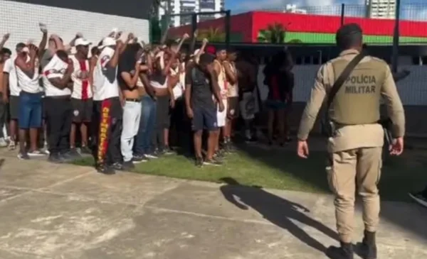 Briga entre torcidas de Bahia e Vitória deixa um morto e seis presos