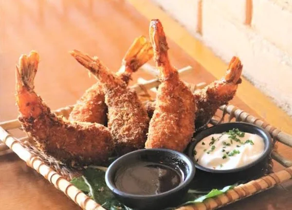 Restaurante Authoral: cinco anos comemorados com comida de bar