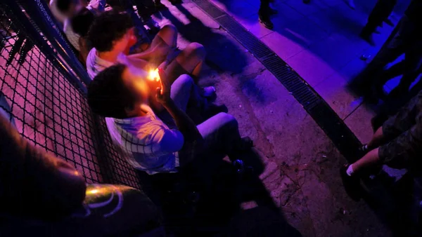 Drogas embalam festa eletrônica no coração de Brasília