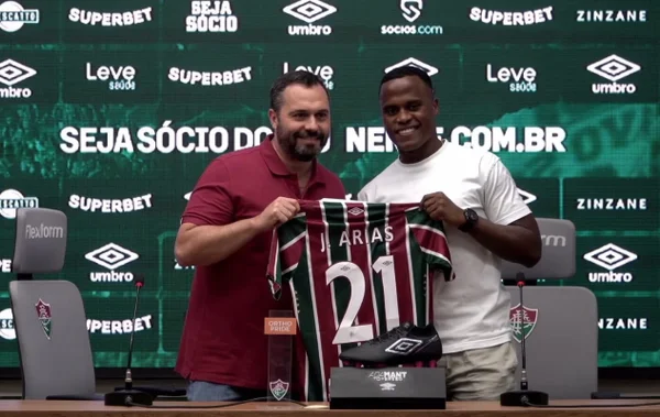 Imagem colorida de Jhon Arias, após renovação com Fluminense- Metrópoles