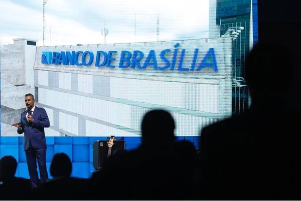 Antes de se tornar presidente, Vasco Gonçalves deu prejuízo milionário ao BRB