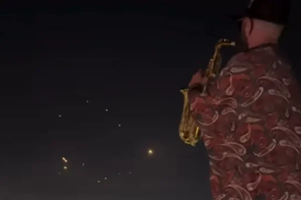 Saxofonista Líbano toca sax mísseis sobre Israel
