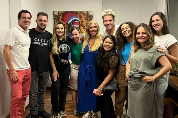 Deolane assina contrato com agência de influenciadores Mynd