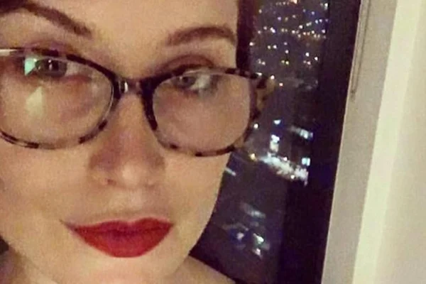 Mulher acredita ter “comido” o irmão gêmeo quando estava no útero