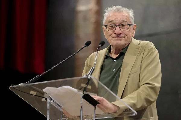 ROBERT DE NIRO