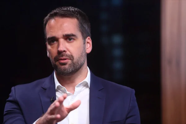 governador do Rio Grande do Sul, Eduardo Leite, durante entrevista no estúdio Metrópoles Força Nacional - Metrópoles
