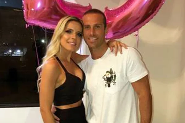 Ex-BBB é flagrado traindo a esposa com Giullia Falcão, ex de Ivo Kos - destaque galeria Ex-BBB é flagrado traindo a esposa com Giullia Falcão, ex de Ivo Kos - destaque galeria