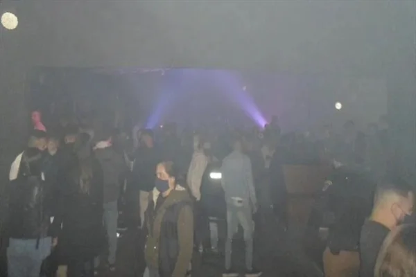 aglomeração em festa no Paraná