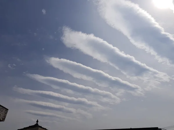 sp nuvens alinhadas