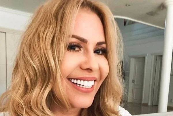 Joelma, cantora. Ela tem pele clara e longos cabelos loiros- Metrópoles