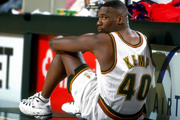 Foto colorida de Shawn Kemp, durante os tempos de jogador da NBA - Metrópoles