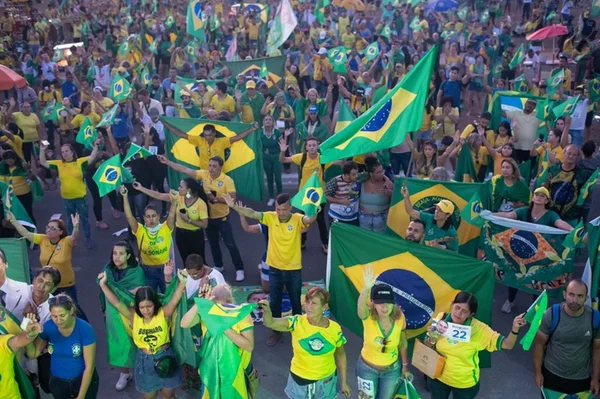 Bolsonaro quer Paulista lotada para repercutir foto internacionalmente