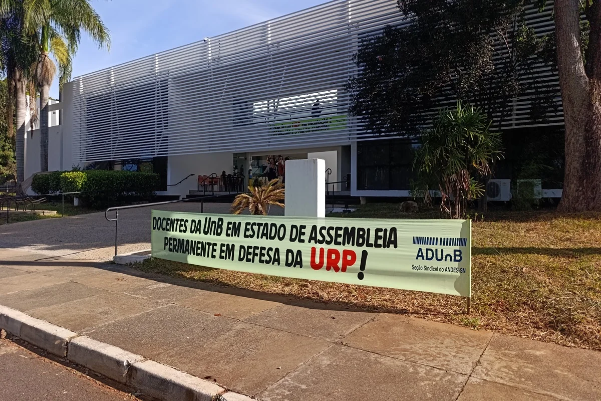 Professores da UnB mantêm indicativo de greve por valorização salarial