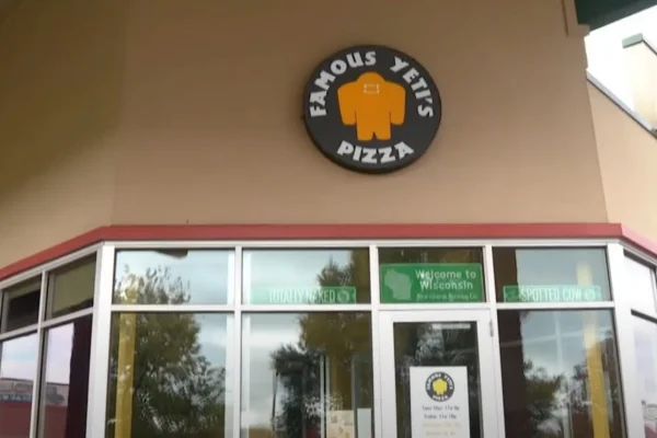 Restaurante Famous Yeti's Pizza, em Stoughton, Wisconsin.