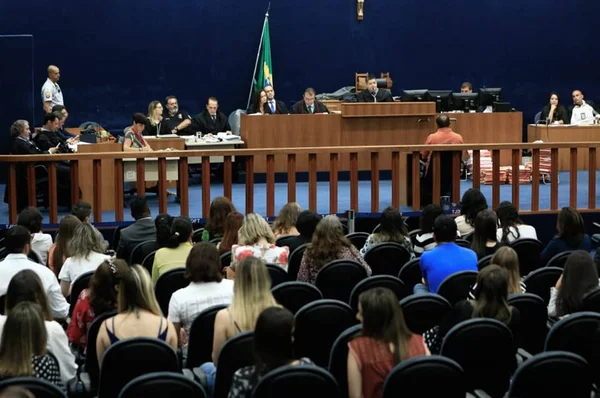 A delegado, acusado disse que Adriana o mandou amarrar e eliminar pais