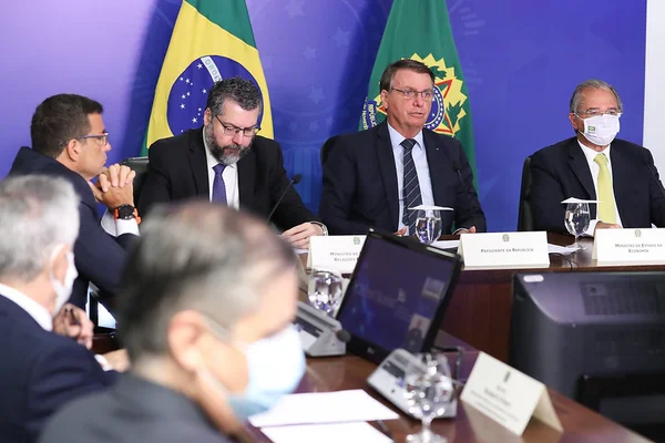Bolsonaro: Brasil brevemente estará entre os primeiros lugares em vacinação