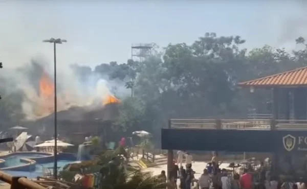 Incêndio atinge resort em Caldas Novas. Veja vídeo