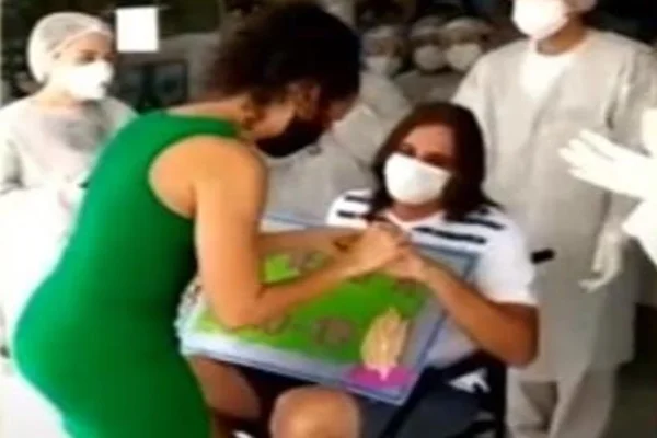 Pedido de casamento é feito após paciente receber alta na PB. Veja o vídeo