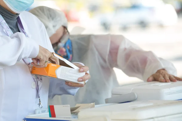 Mais de 140 milhões já tomaram ao menos uma dose de vacina contra Covid-19
