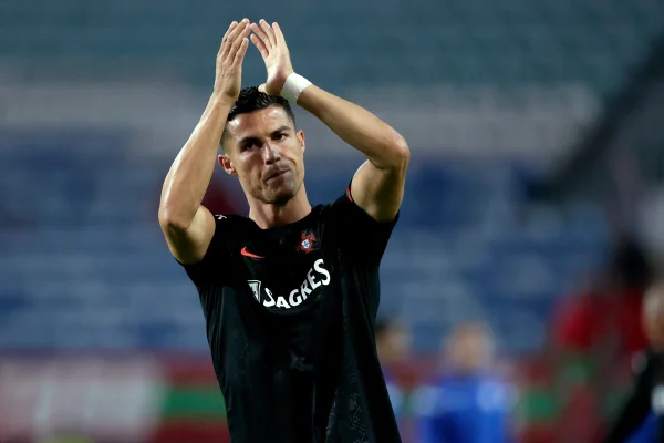 Cristiano Ronaldo curte e apoia críticas à Bola de Ouro de Messi