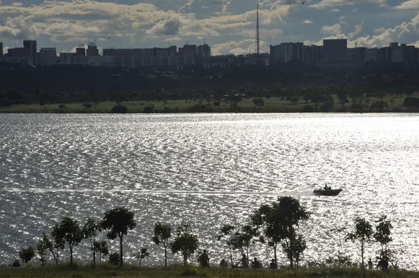 Governo federal libera recursos para captar água do Lago Paranoá