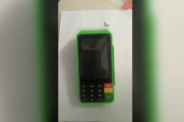 Na máquina de cartão, já constavam duas cobranças, uma no valor de R$ 1.200 e outra de R$ 600