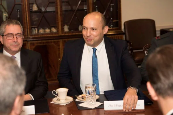 Primeiro-ministro renuncia, e Israel terá quinta eleição em três anos