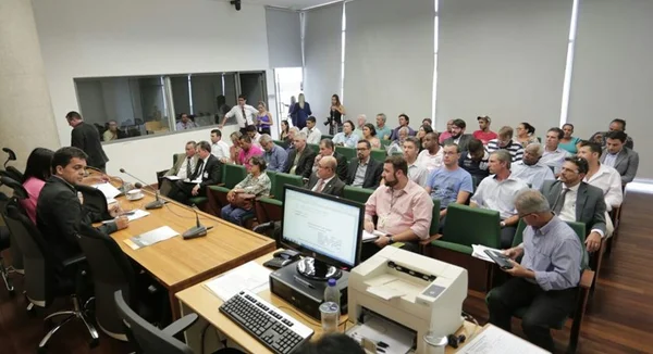 CLDF discute venda direta de terrenos ocupados por produtores rurais