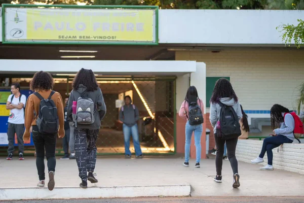 DF: 99,8% das crianças e adolescentes de 6 a 14 anos estão na escola