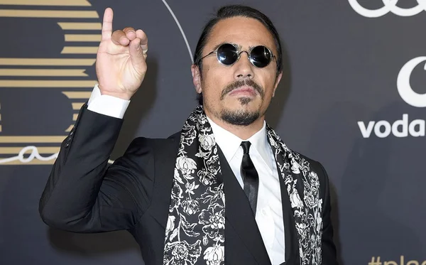 Famoso no Instagram, churrasqueiro Salt Bae virá ao Brasil